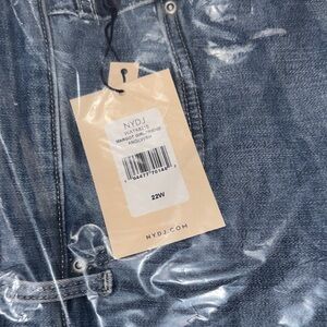 NYDJ NWT Margot Girlfriend Jeans in Angel Wash blue.